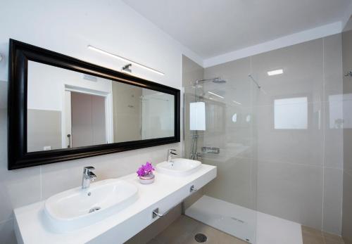 a bathroom with two sinks and a glass shower at Villas Taburiente in Los Llanos de Aridane