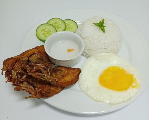 Makanan di atau berdekatan resort
