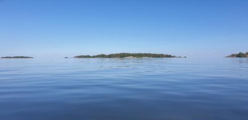 an island in the middle of a large body of water at Rolfskärrs Stugby in Nygård