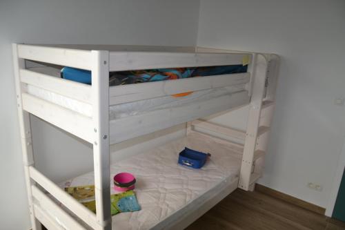 a white bunk bed with the bottom level of a bunk bed at Chez Pilar in Modave