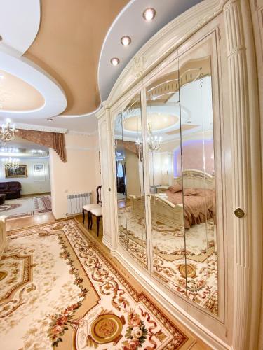 Postel nebo postele na pokoji v ubytování Петрос Family Hotel