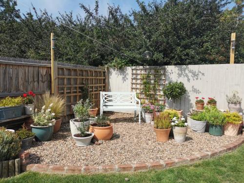 Κήπος έξω από το The Garden Room