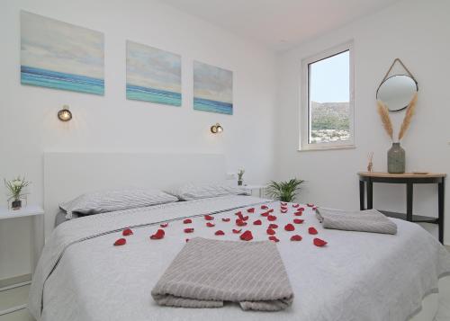 Postel nebo postele na pokoji v ubytování Kenova studio apartment