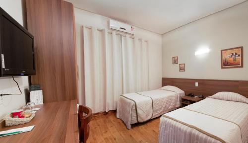A bed or beds in a room at Hotel Serra de Jundiaí