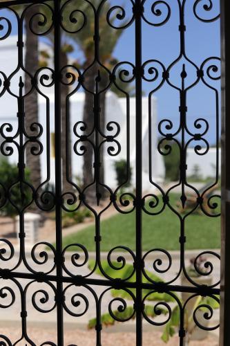 a iron gate with a view of a yard at Dar El Jerbi in Mezraya