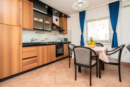 Gallery image of Apartment Maui in Malinska