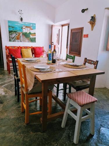 a wooden table with chairs and a dining room at Casa das Videiras in Monsaraz