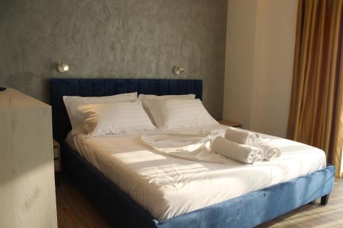 Кровать или кровати в номере Hotel Bar Restaurant Triumf Shengjin