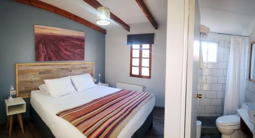 Kama o mga kama sa kuwarto sa Hotel Jardin Atacama