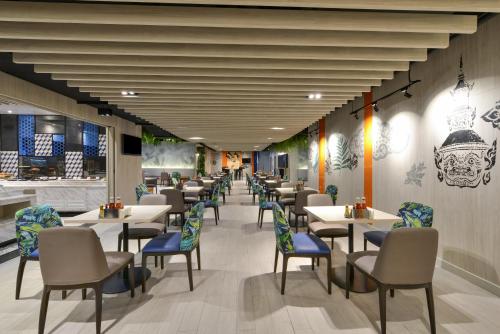 מסעדה או מקום אחר לאכול בו ב-Holiday Inn Express Bangkok Sukhumvit 11, an IHG Hotel