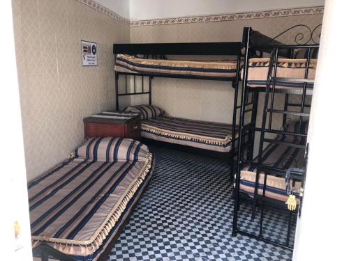 Postel nebo postele na pokoji v ubytování Youth Hostel International Fez
