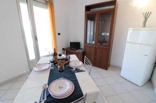 a dining room with a table with plates of food on it at Casa vacanze Vanessa in Salento 5 posti in Otranto