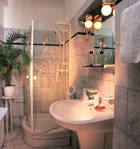 a bathroom with a sink and a shower at Mondial Appartement Hotel in Vienna