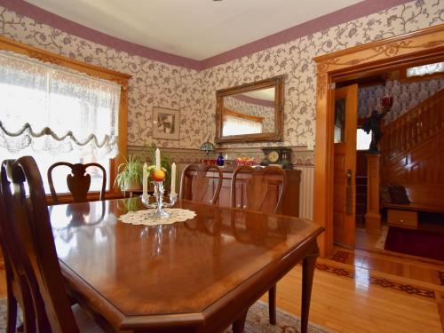 a dining room with a wooden table and chairs at The Scofield House B&B in Sturgeon Bay