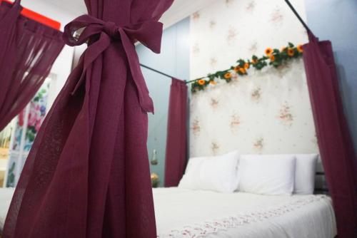 Ein Bett oder Betten in einem Zimmer der Unterkunft The Floral Home