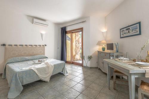 Un pat sau paturi într-o cameră la Palau Green Village