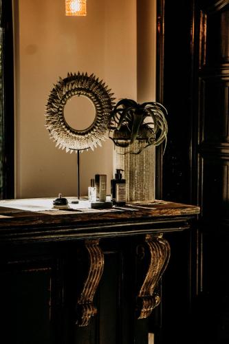 a mirror on top of a table in a room at Fiertelmeers Boutique B&B in Ronse