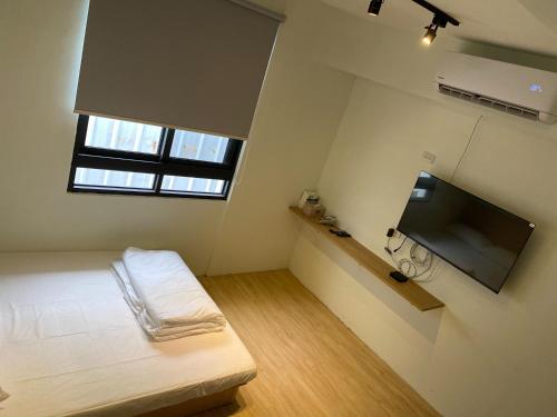TV a/nebo společenská místnost v ubytování Donghai Cottage Backpack Inn Suite