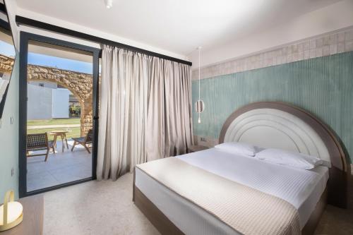 Postel nebo postele na pokoji v ubytování Callisti Suites