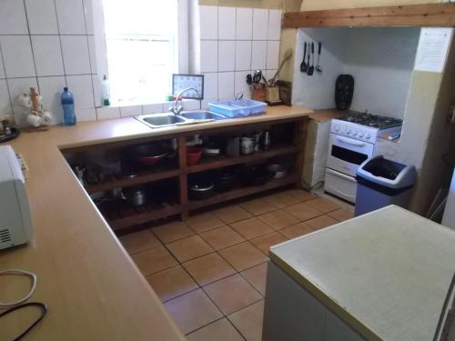 A kitchen or kitchenette at Fairy Knowe Backpackers