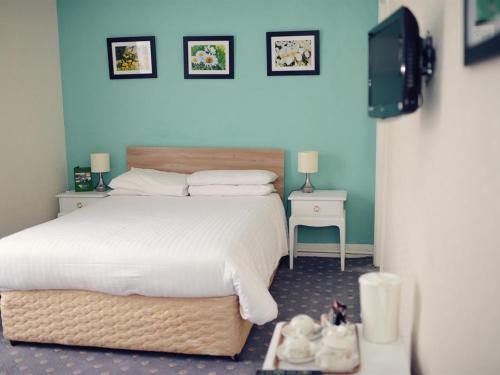 Ένα ή περισσότερα κρεβάτια σε δωμάτιο στο Park Hill Hotel