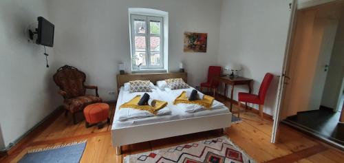 En eller flere senge i et værelse på Appartements Maximilian
