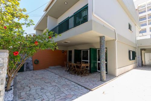 Caparica Beach House Holiday Home