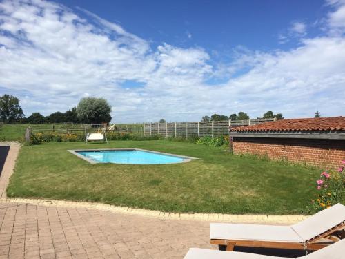 Bazén v ubytování Vakantiewoning De Wilg - rustig gelegen nebo v jeho okolí