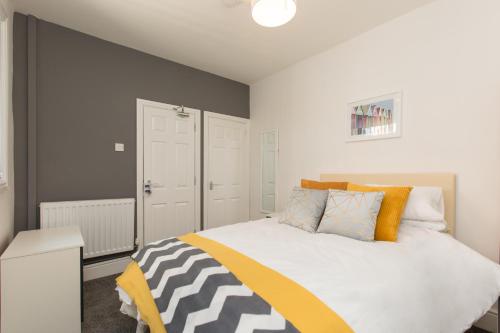 a bedroom with a king sized bed in a room at Crewe Rooms Brooklyn Street in Crewe