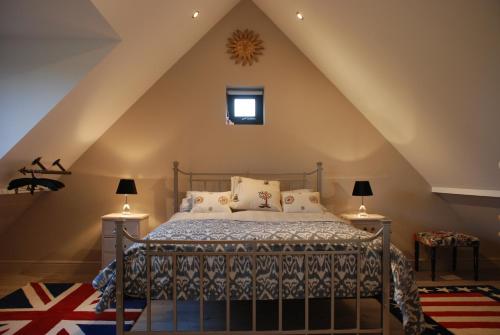 a bedroom with a bed in a attic at Garden Studio Spring Cottage in Teffont Magna