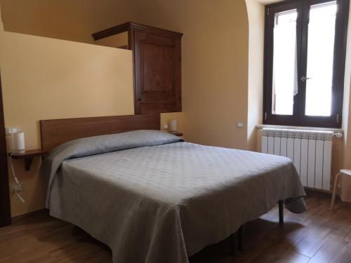 Uma cama ou camas num quarto em Alla Piazza Vecchia