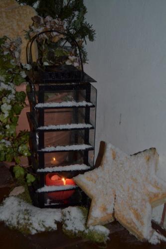 a christmas decoration with a starfish and a candle at Beim Kreuzfelder Gambskogel in Inzell