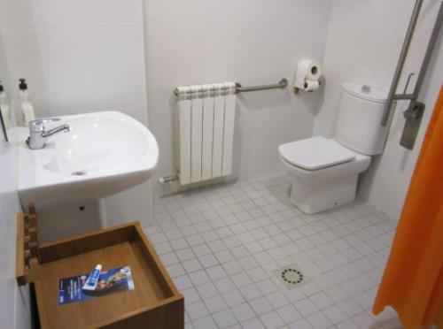 Et badeværelse på Apartamentos turísticos Isín