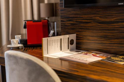 Comodidades para preparar café e chá em Nour Plazza Hotel