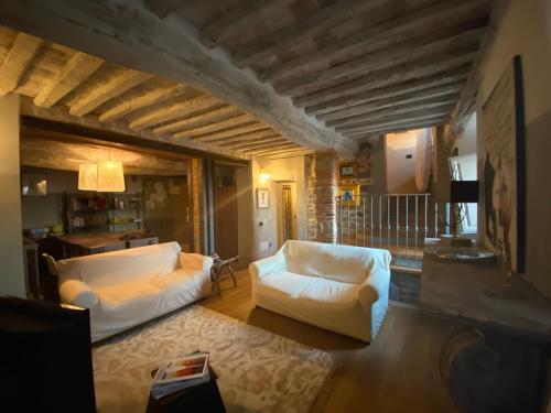 a living room with two white couches and a table at Residenza Buggiano Antica B&B - Charme Apartment in Tuscany in Borgo a Buggiano