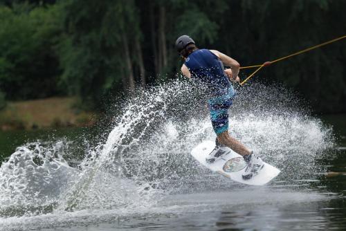a man water skiing on a board in the water at Ferienhaus "Schmetterling" am See im Bergland in Kirchheim
