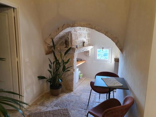 a hallway with a table and chairs in a room at Caterina's Suites & Apartament in Ostuni