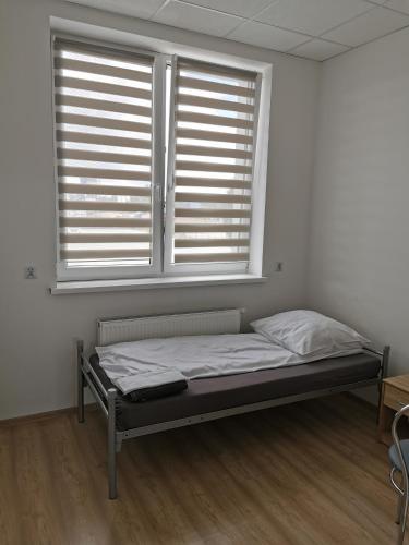 Ένα ή περισσότερα κρεβάτια σε δωμάτιο στο Wielobranżówka