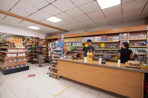 Supermarket nebo jiné obchody v  aparthotelu nebo okolí