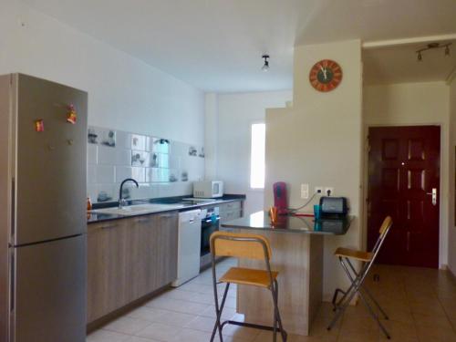 Η κουζίνα ή μικρή κουζίνα στο Bel appartement Résidence Crystal beach avec citerne individuelle