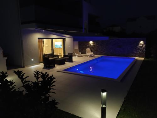 オクルグ・ドニにあるVilla TeSa 1 - heated swimming poolのギャラリーの写真