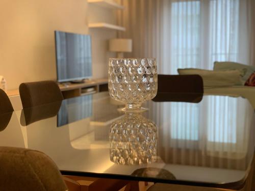 a glass wine glass sitting on top of a glass table at Oktheway Ron Fraga Place in A Coruña