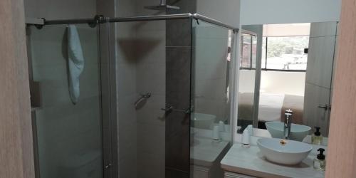 Ένα μπάνιο στο Hermoso Apartamento ibague 401 F1