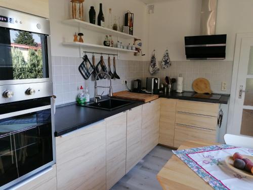 Η κουζίνα ή μικρή κουζίνα στο Ferienhaus am Rand von Berlin - keine Monteursunterkunft
