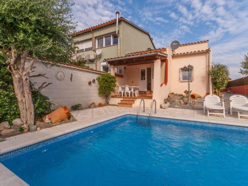 Bazén v ubytovaní Holiday Home Castelló near Empuriabrava alebo v jeho blízkosti