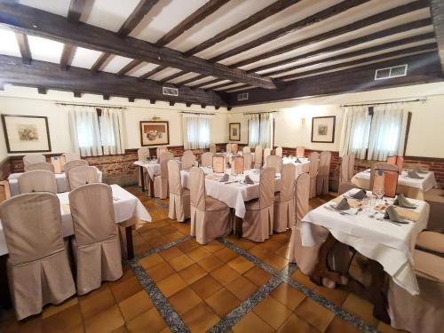 Restaurace v ubytování Hospedaje Bar El Gato del Acueducto
