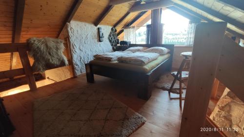 Ένα ή περισσότερα κρεβάτια σε δωμάτιο στο Apartament przy Bulwarach Straceńskich