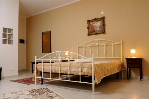 a bedroom with a white bed in a room at B&B Ruggero I di Sicilia in Piazza Armerina