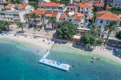an aerial view of a beach with people in the water at Boutique Hotel Marco Polo in Gradac
