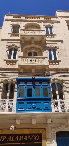 a blue window on the side of a building at Walter's B&B in Il-Gżira